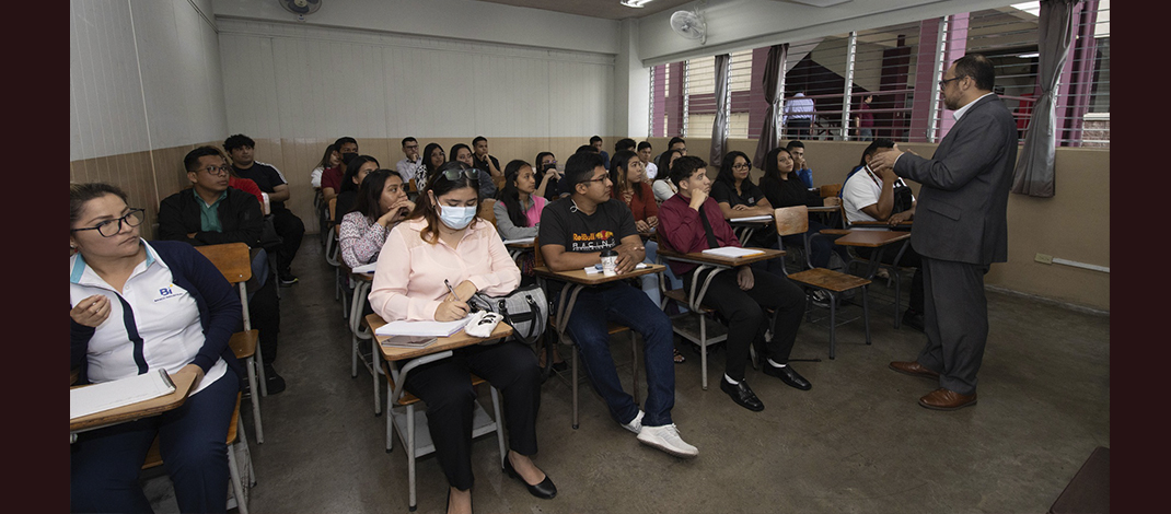 Cientos de estudiantes vuelven a clases presenciales en el ciclo 02-2023