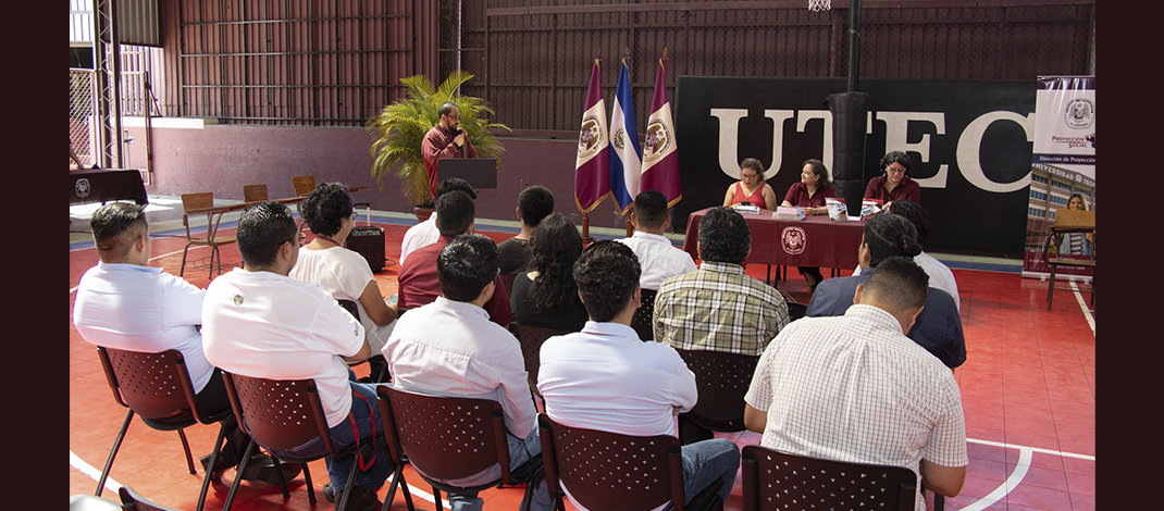 La Utec entrega mobiliario a Centro Escolar Camilo Campos